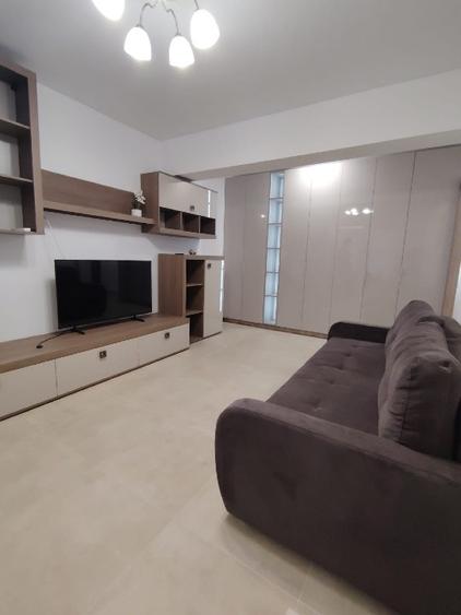 Apartament cu 2 camere decomandat în Apărătorii Patriei