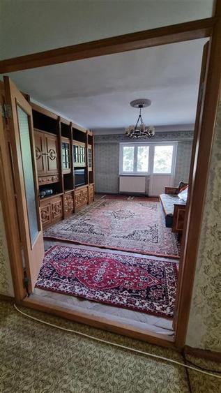 Apartament cu 3 camere decomandat în Călărași