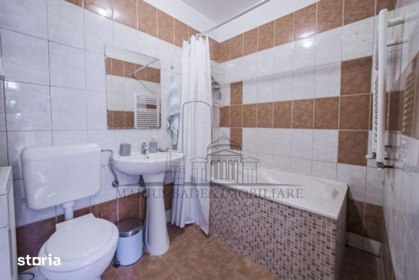 Casă cu 7 camere cu Teren 135 Mp în Vitan