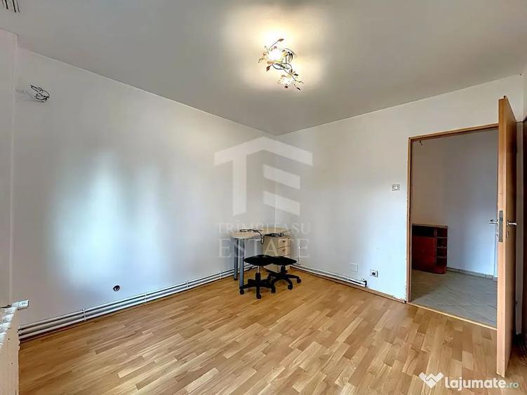 Apartament cu 3 camere semidecomandat în Sud