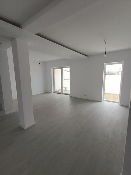 Duplex cu 4 camere cu Canalizare în Cetate