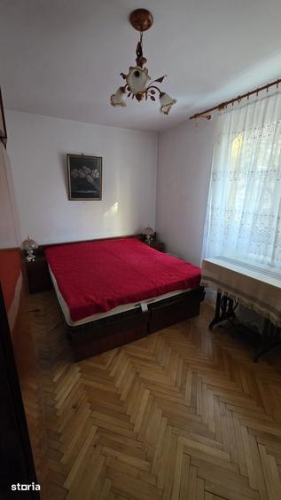 Apartament cu 4 camere semidecomandat în Colentina