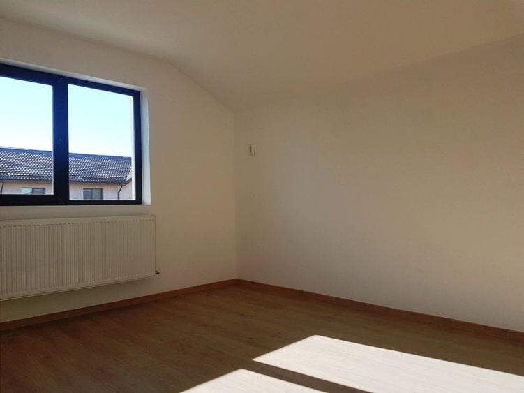 Duplex cu 12 camere cu Teren 1600 Mp în Domnești