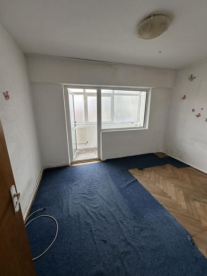 Apartament cu 4 camere decomandat în Nicolae Bălcescu