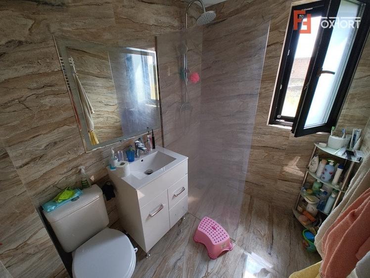 Casă individuală cu 4 camere cu Garaj în Giarmata