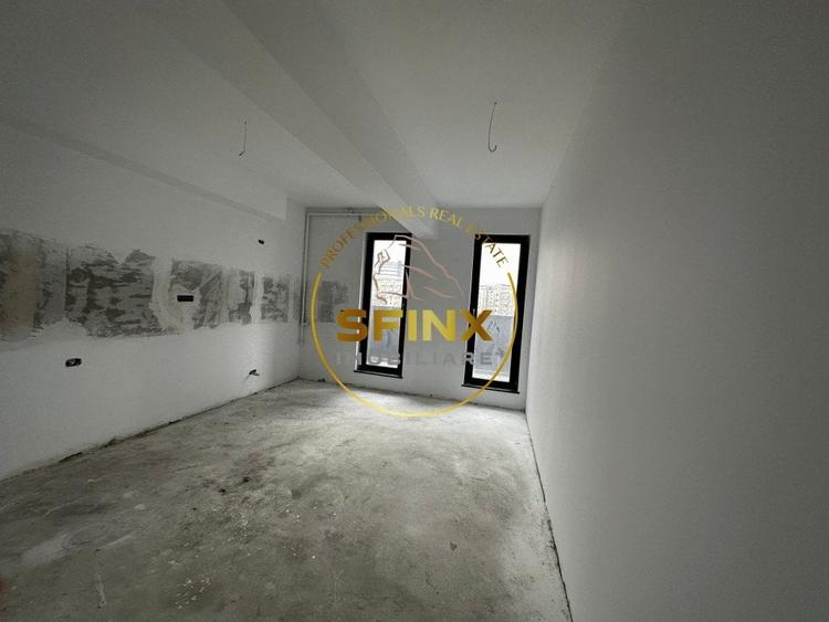 Penthouse cu 6 camere decomandat în Mihai Bravu