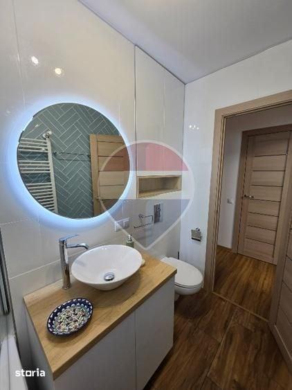 Apartament cu 3 camere în Podu Roș