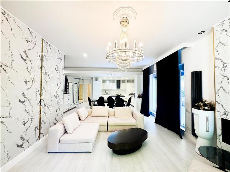 Apartament cu 5 camere decomandat, mobilat în Nordului