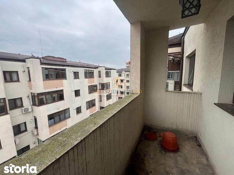 Apartament cu 3 camere decomandat în Metalurgiei