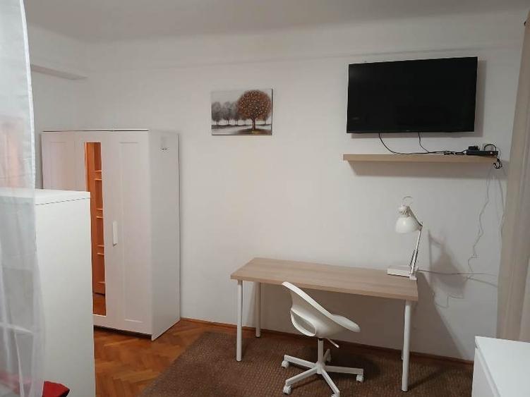 Garsonieră decomandată, mobilată în Romană