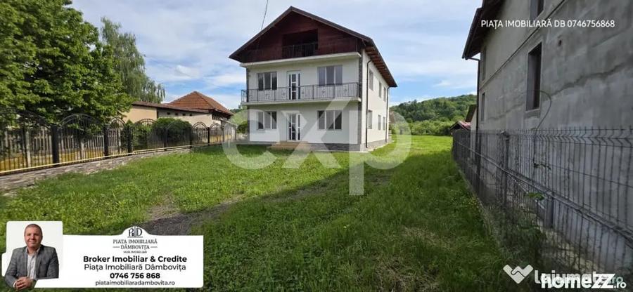 Casă cu 8 camere cu Teren 1388 Mp în Voinești