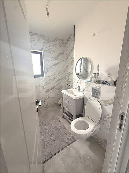Apartament cu 3 camere semidecomandat, mobilat în Florești
