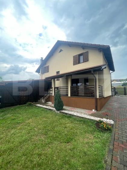 Casă individuală cu 4 camere cu Canalizare în Urișor