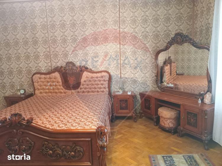Casă cu 6 camere cu Teren 436 Mp în Romanilor
