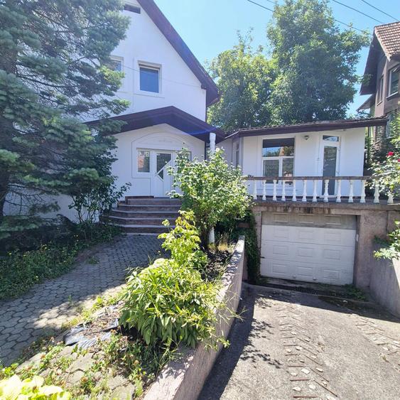 Casă individuală cu 7 camere cu Canalizare în Gruia