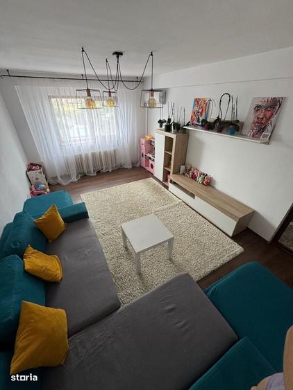 Apartament cu 3 camere decomandat în Boșteni
