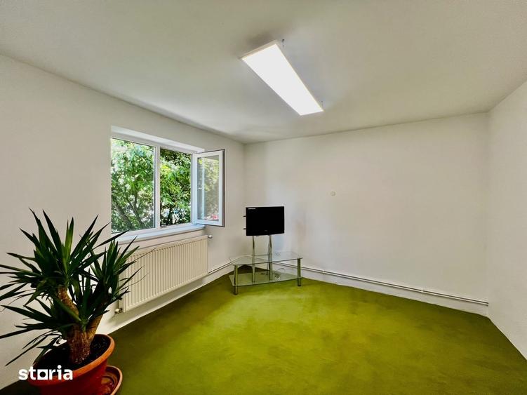 Casă cu 5 camere cu Teren 400 Mp în Păcurari