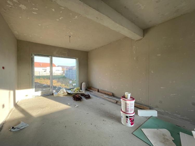 Duplex cu 3 camere cu Canalizare în Moșnița Nouă