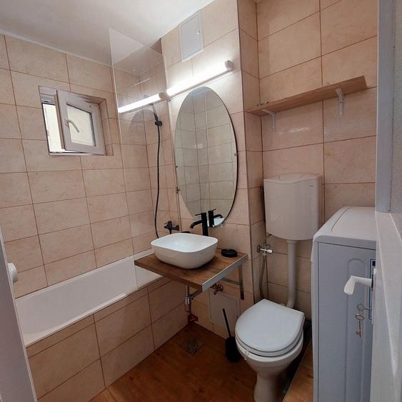 Apartament cu 3 camere decomandat în Florești