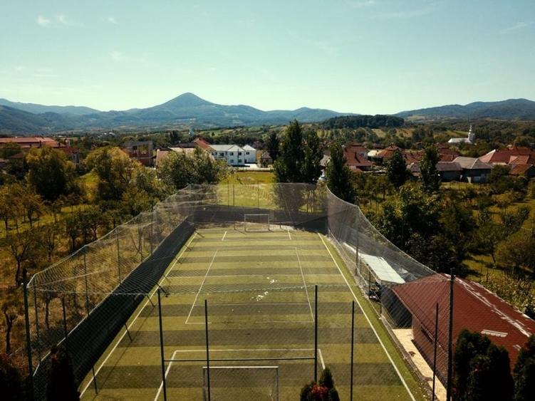 Teren de 2000 mp, în Vama