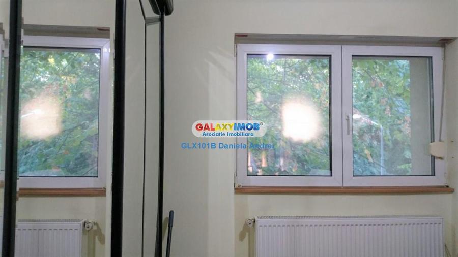 Apartament cu 3 camere decomandat, mobilat în Pajura