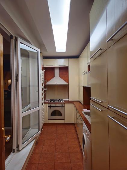 Apartament cu 3 camere decomandat în Ultracentral