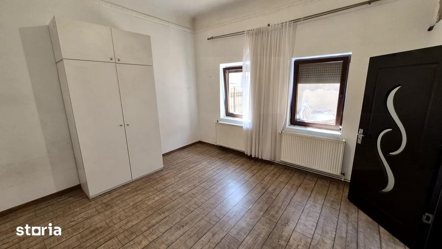 Casă cu 2 camere cu Teren 98 Mp în Parcul Carol