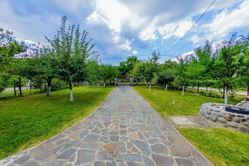 Casă individuală cu 5 camere cu Teren 1129 Mp în Ferneziu