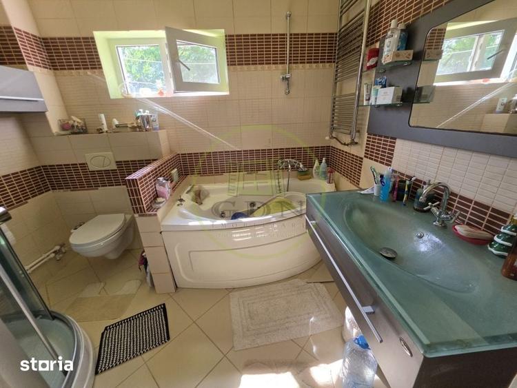 Casă cu 5 camere decomandat cu Teren 770 Mp în Trei Stejari