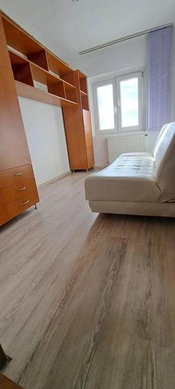 Apartament cu 3 camere decomandat în Girocului