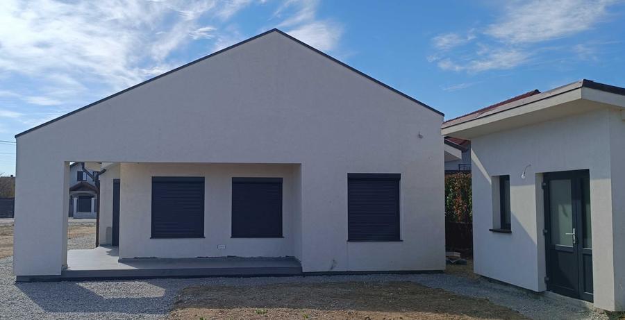 Casă cu 3 camere în Sântandrei