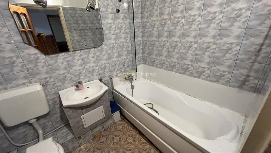 Apartament cu 2 camere decomandate si debara, situat ultracentral in Bacau, pe Strada 9 Mai nr. 24