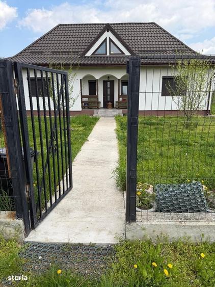 Casă cu 4 camere cu Teren 600 Mp în Tărtășești