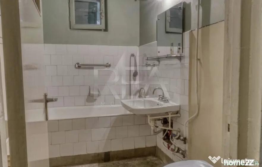 Apartament cu 3 camere semidecomandat în Gorjului