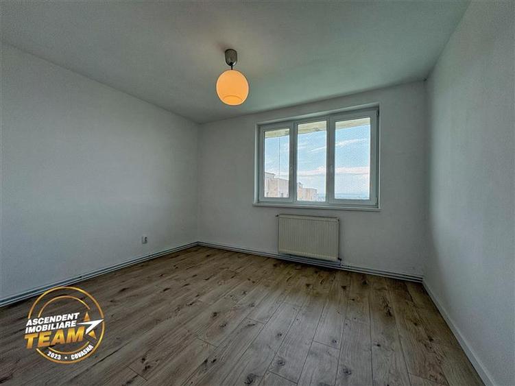 Apartament cu 2 camere decomandat în Simeria