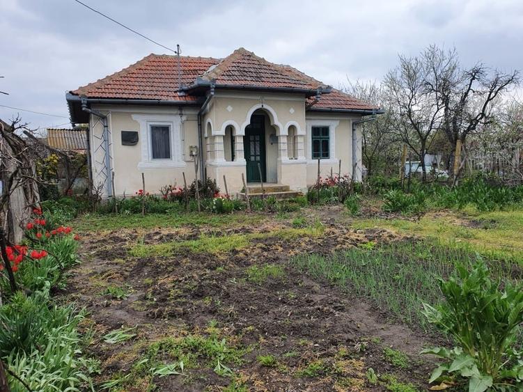 Casă individuală cu 4 camere cu Teren 840 Mp în Vânjuleț