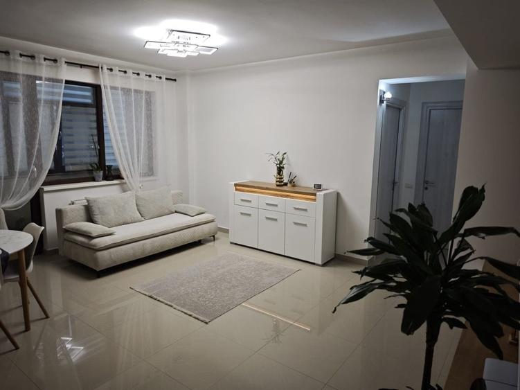 Apartament cu 3 camere decomandat în Găvana