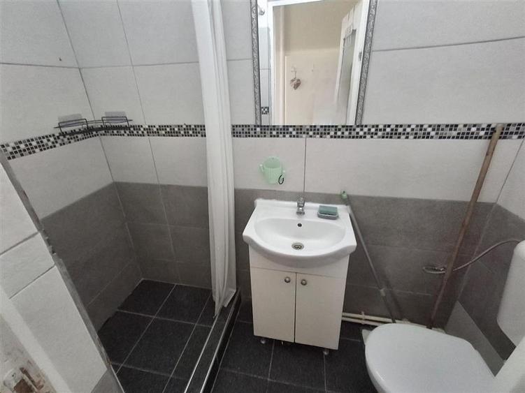 Garsonieră decomandată în Central