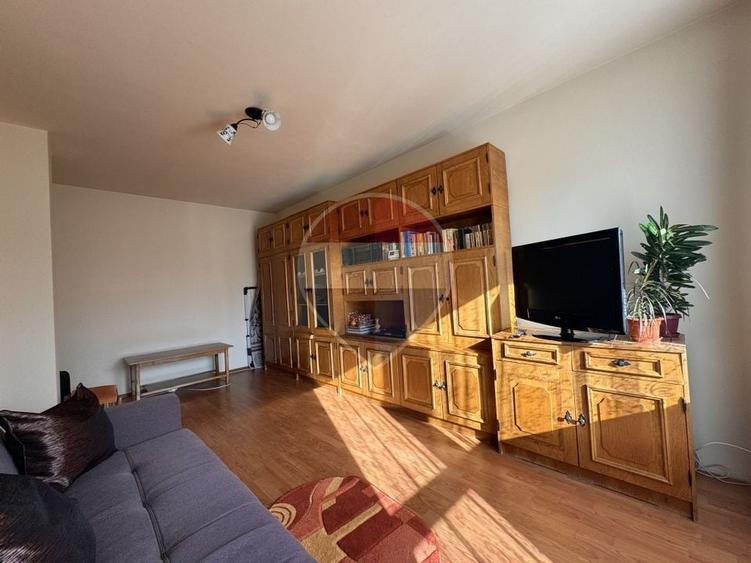 Casă individuală cu 6 camere cu Teren 268 Mp în Între Lacuri