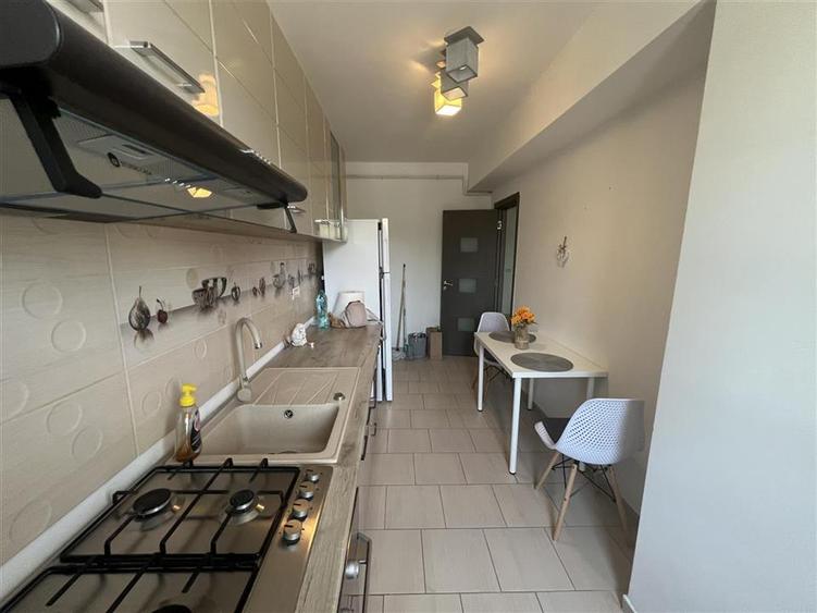 Apartament cu 2 camere decomandat, mobilat în Sud
