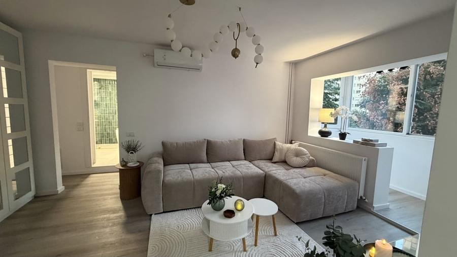 Apartament cu 4 camere semidecomandat în Ștefan cel Mare