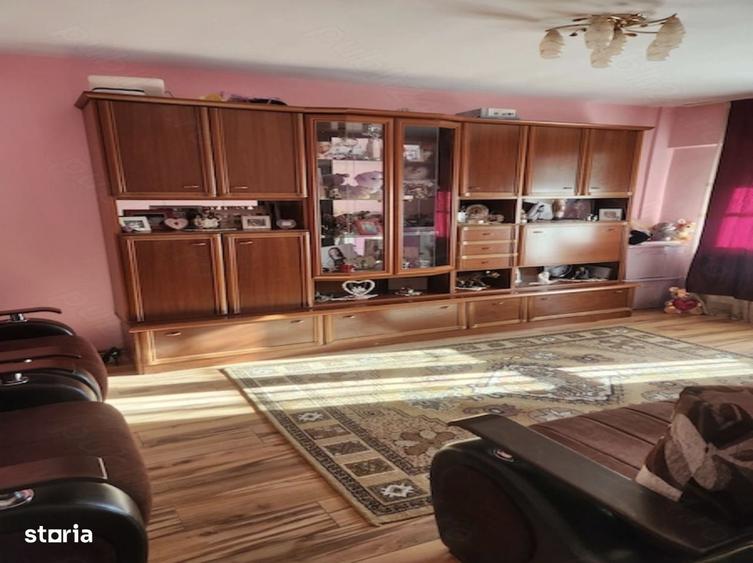 Apartament cu 2 camere,decomandat, elaj 1 , str. Brandusa , Micro 16. - 1