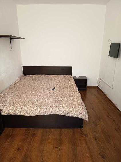 Apartament cu 2 camere semidecomandat în Craiovița Nouă