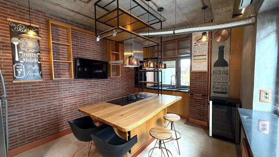 Apartament cu 4 camere, mobilat în Băneasa