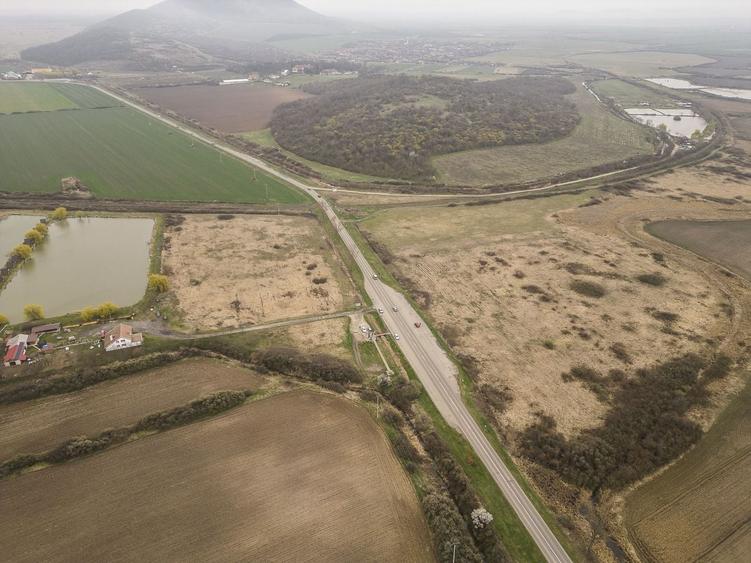 Teren agricol extravilan de 8600 mp, în Central