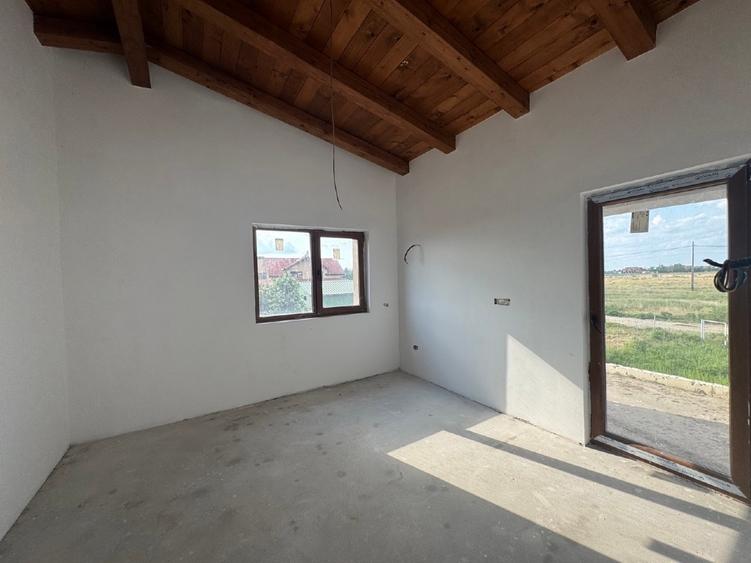 Casă individuală cu 5 camere cu Teren 652 Mp în Nojorid