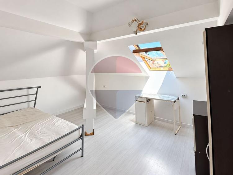 Apartament cu 4 camere semidecomandat, mobilat în Semicentral