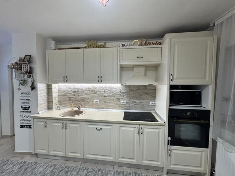 Apartament cu 3 camere decomandat, mobilat în Bogdan Vodă