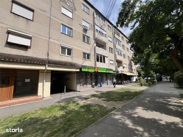 Apartament cu 4 camere în Micro 16