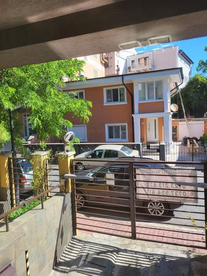 Apartament cu 3 camere, mobilat în Primăverii